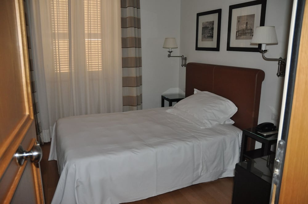 Фото Albergo Santa Chiara Hotel Rome