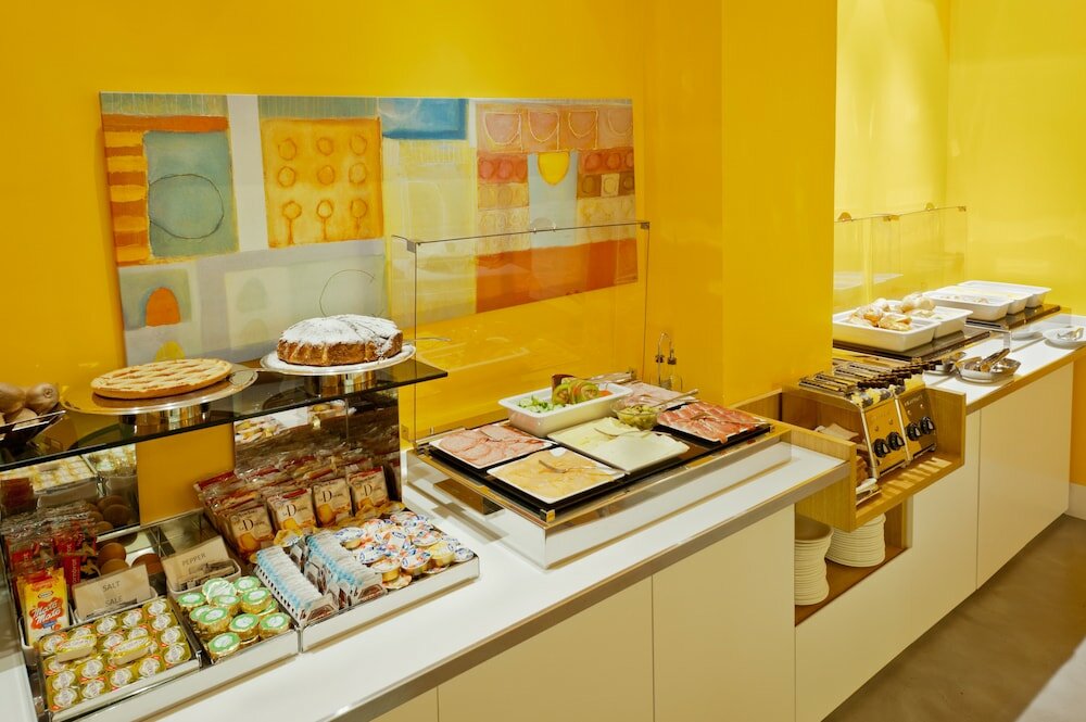 Фото Hotel White