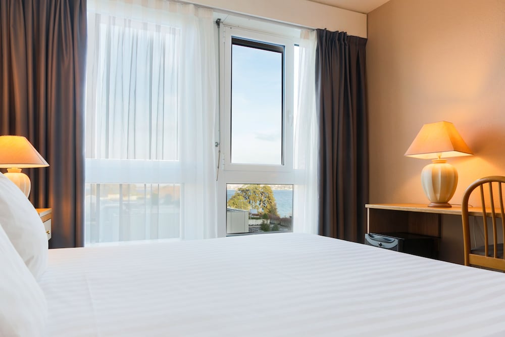 Фото Drake Longchamp