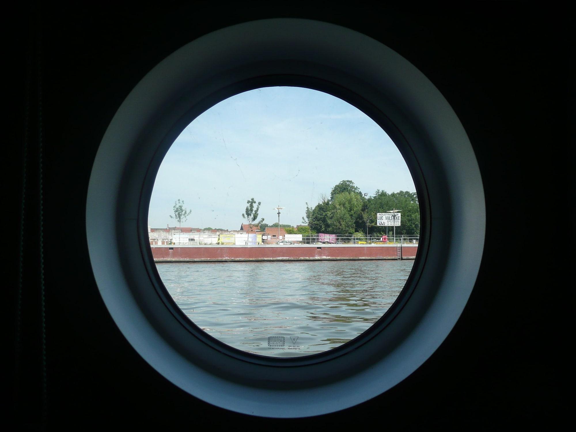 Фото Hotel Restaurant Brasserie Ahoi, Kortrijk