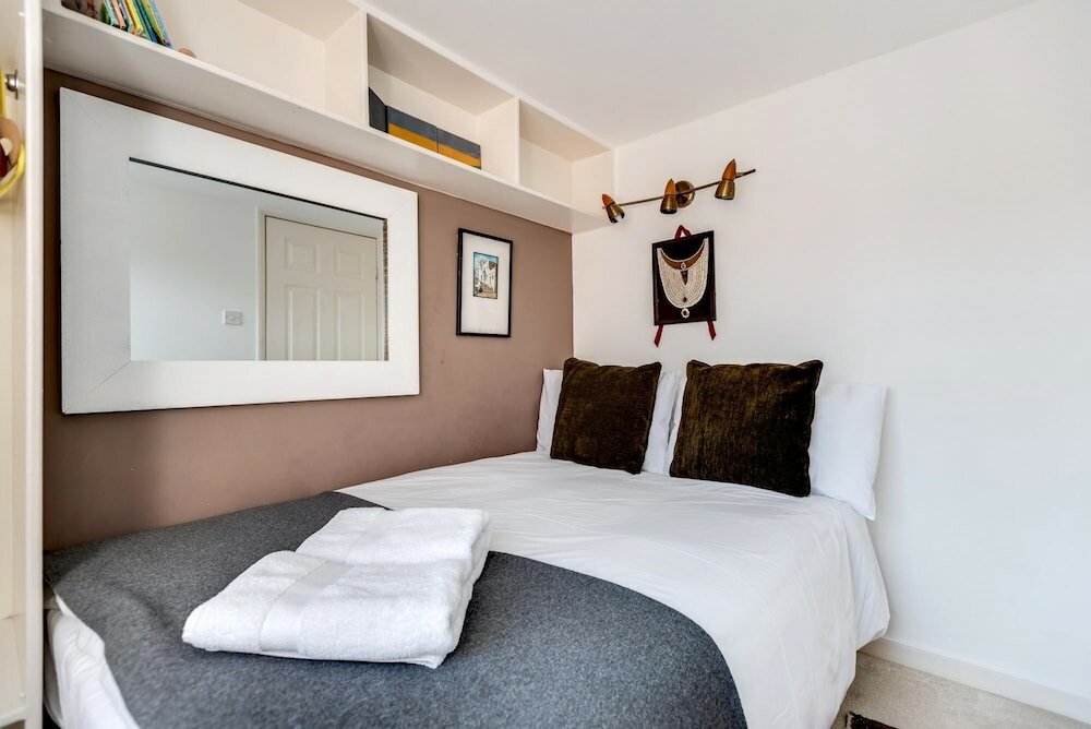 Фото The Old Bookbinders Retreat