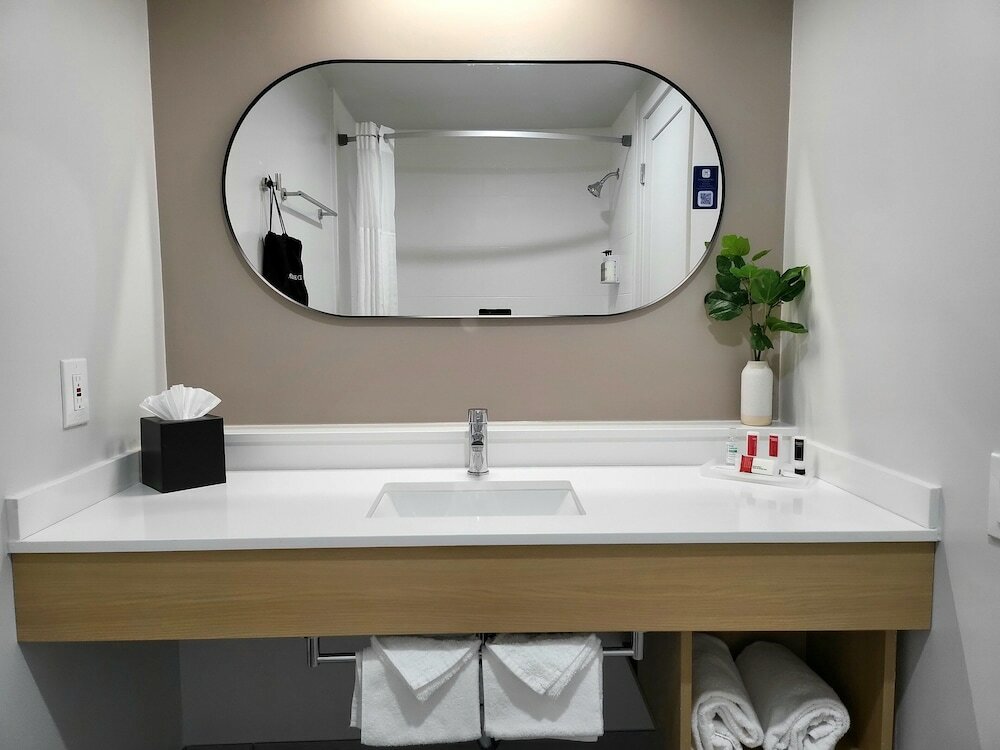 Фото The Live Hotel