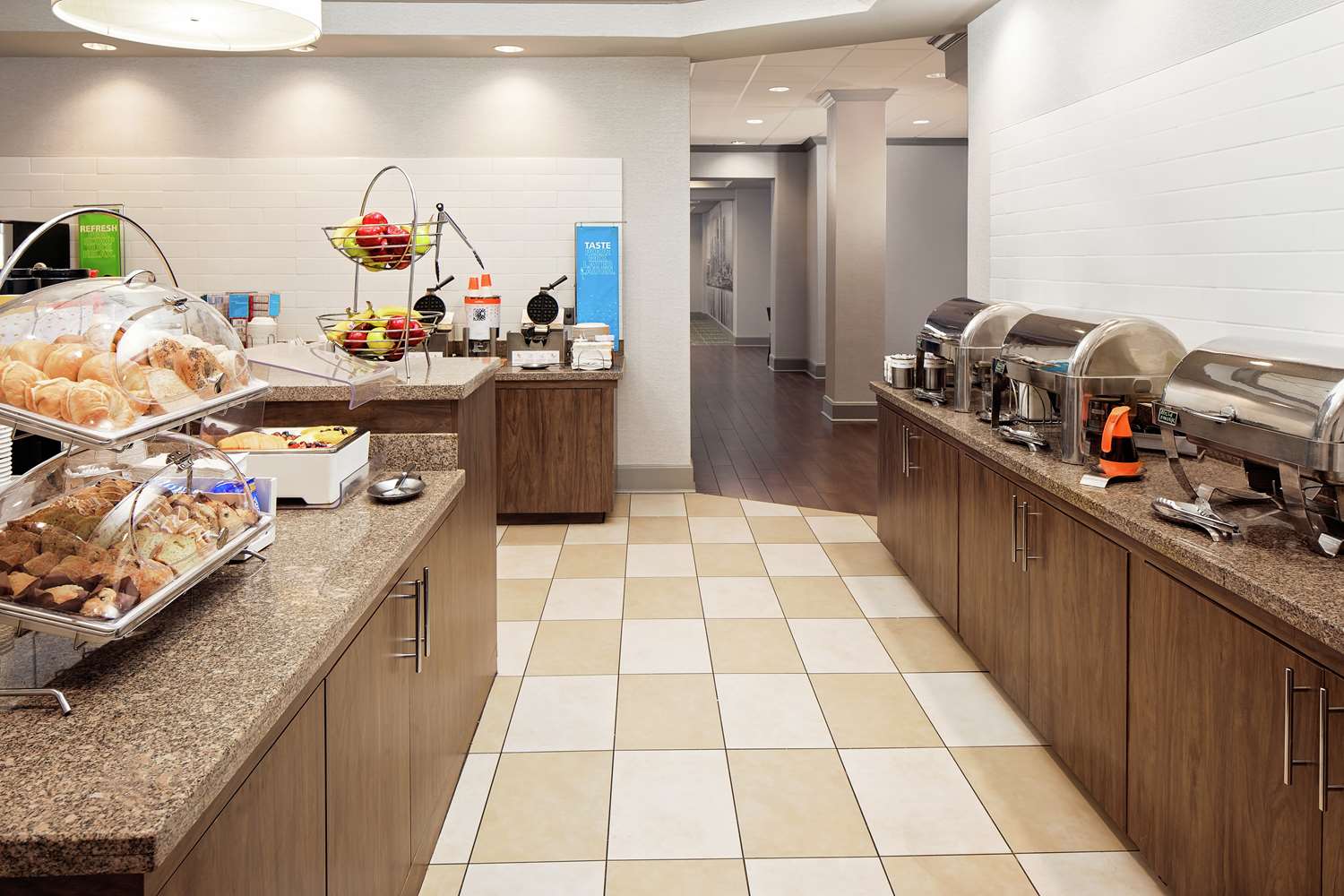 Фото Hampton Inn Louisville Downtown