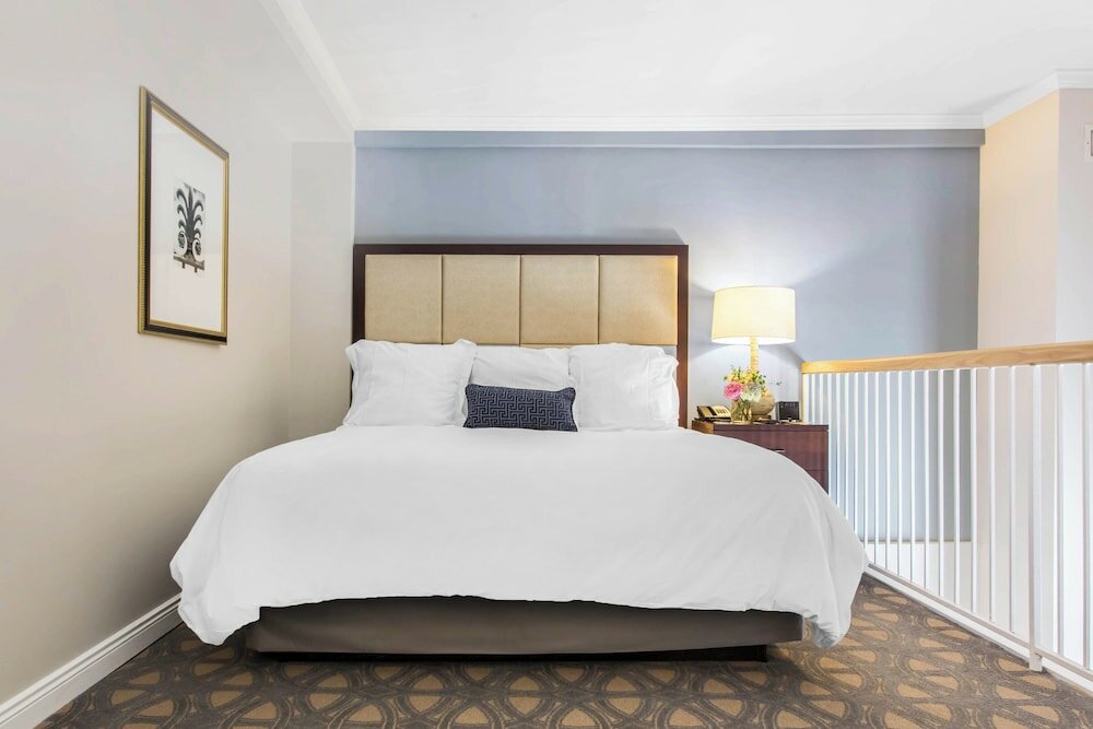 Фото Omni Riverfront Hotel