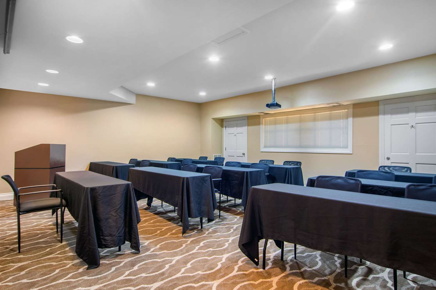 Фото Quality Suites Atlanta Buckhead Village North