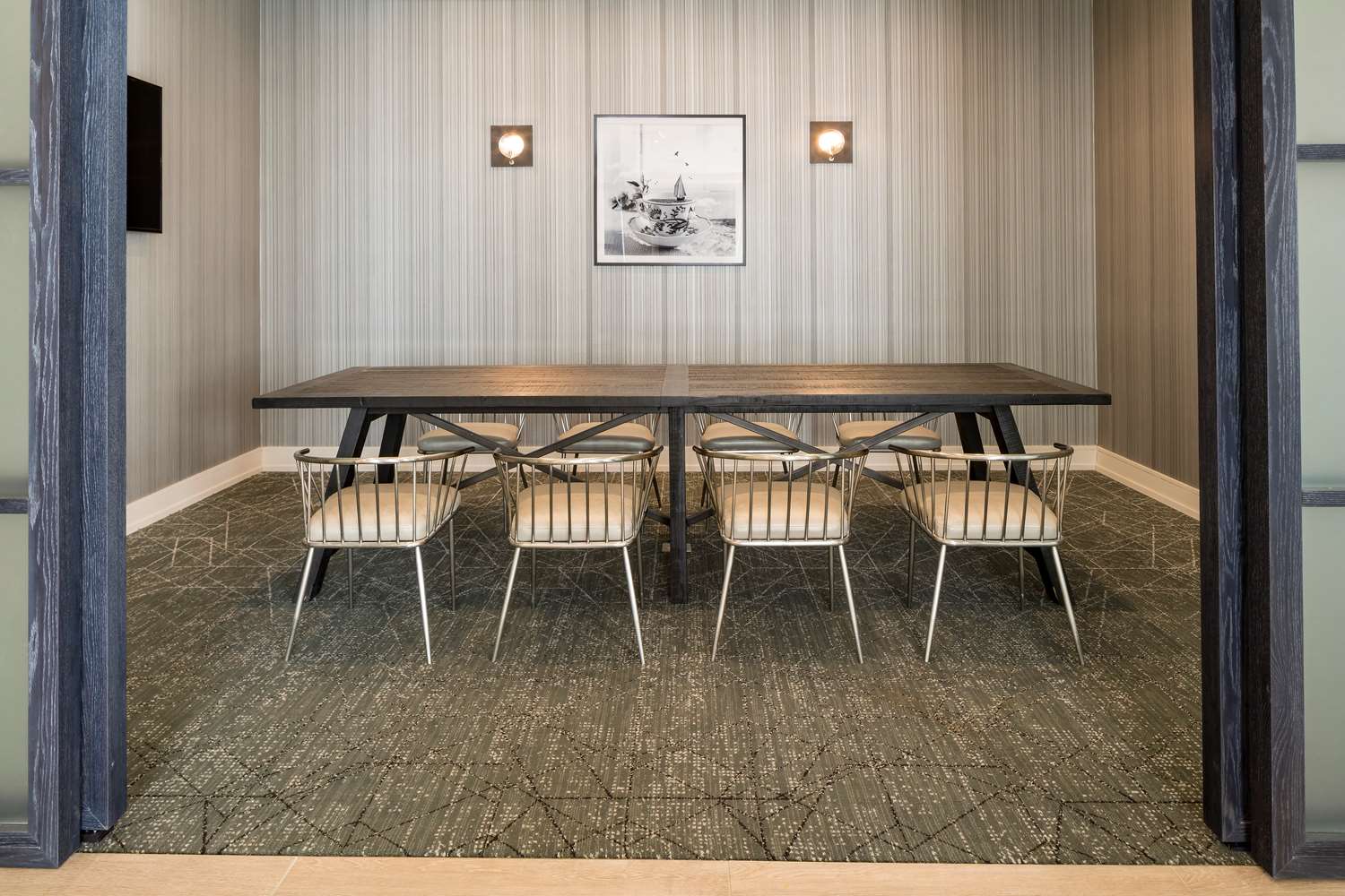 Фото Doubletree by Hilton Boston Logan Airport Chelsea