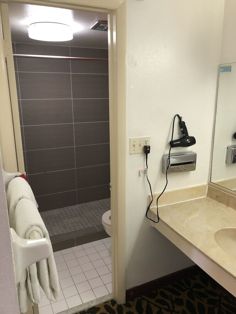 Фото Econo Lodge North