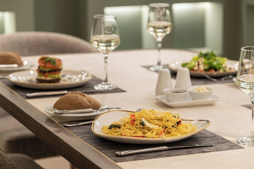 Фото Holiday Inn Thessaloniki Hotel