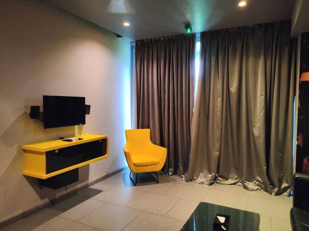 Фото SinQ Party Hotel