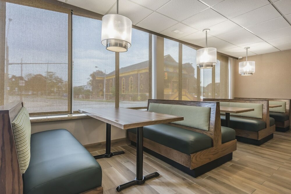 Фото Quality Inn & Suites Downtown