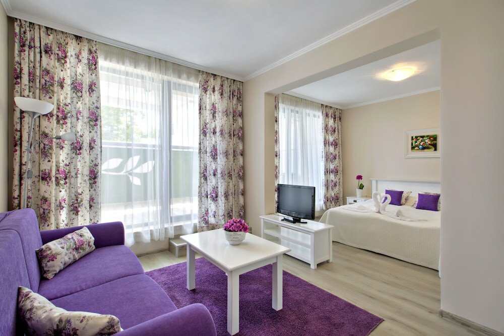 Фото White Rock Castle Hotel