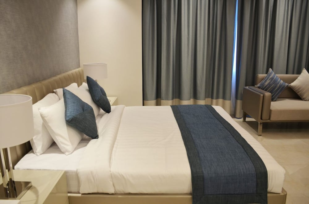 Фото The Lodge Suites