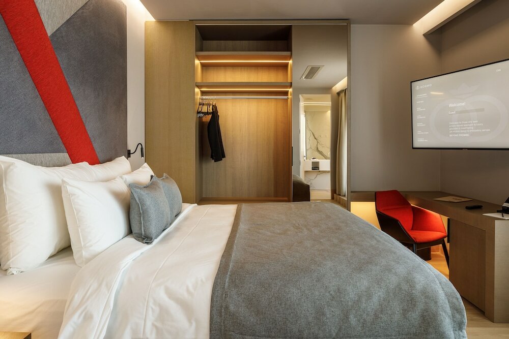 Фото Qosmo Brasov Hotel