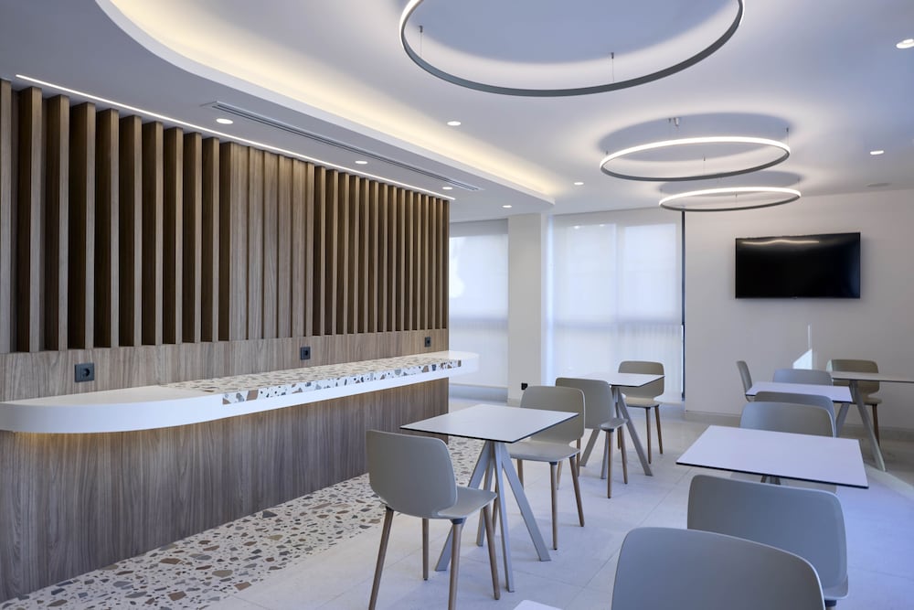 Фото Twinn Downtown Piraeus