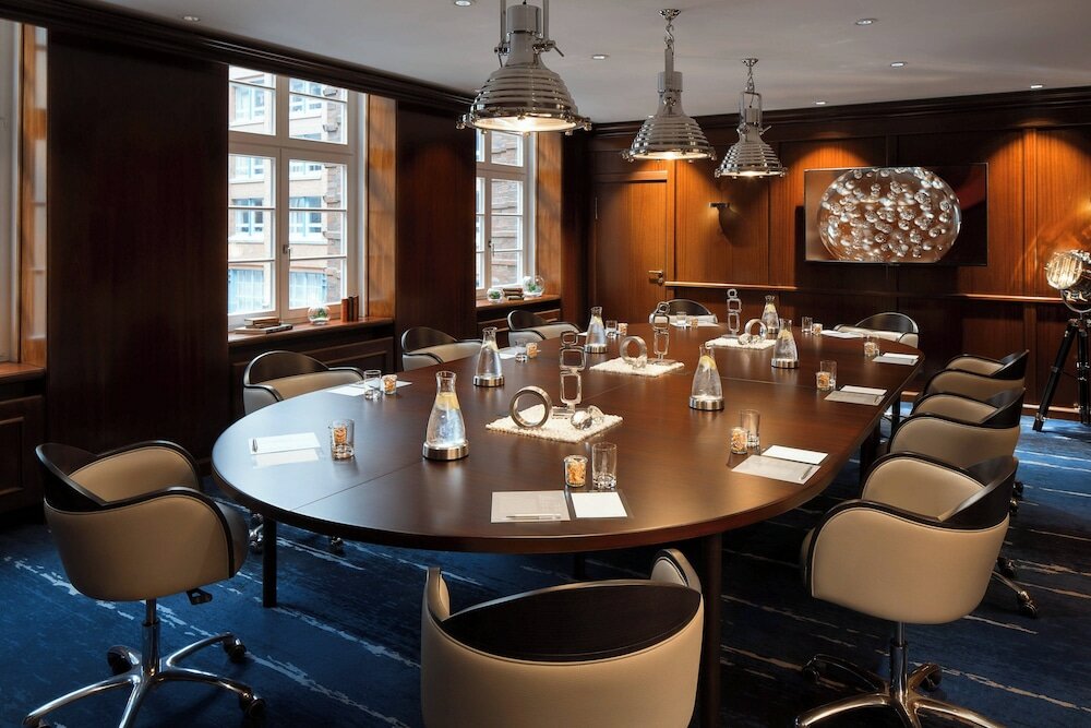 Фото Renaissance Hamburg Hotel