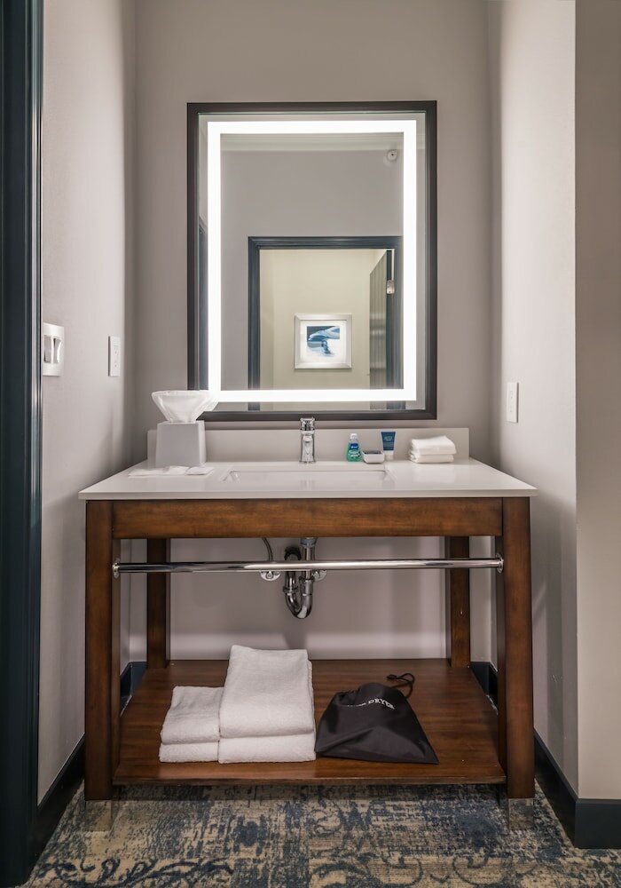 Фото Four Points by Sheraton Anchorage Downtown