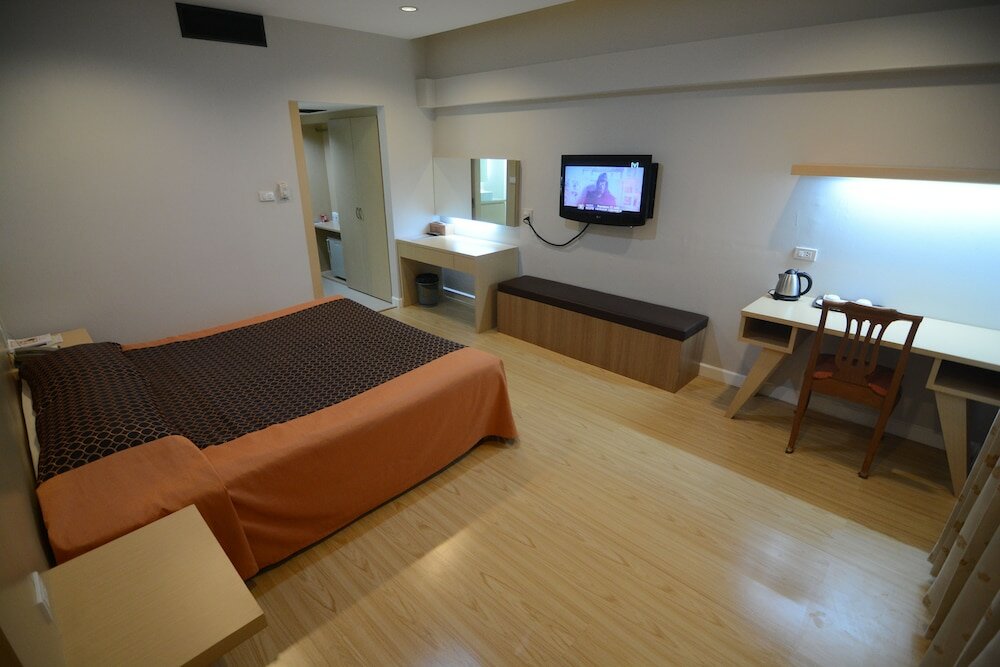 Фото Charoen Hotel