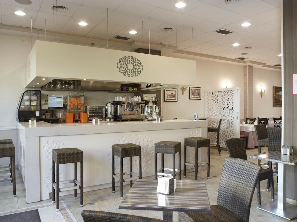 Фото Hotel Maestranza