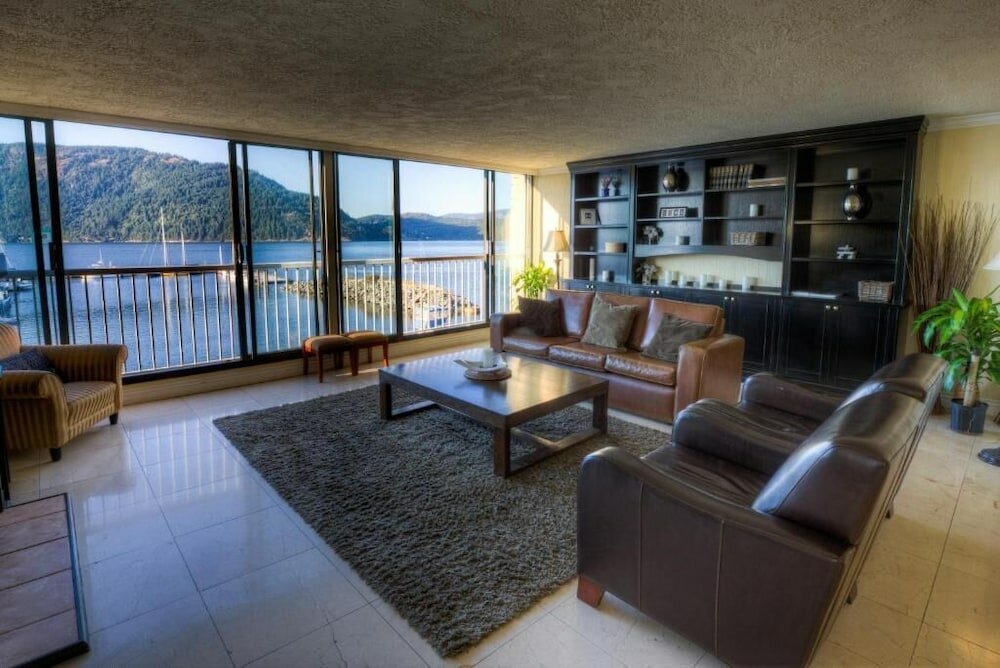 Фото Oceanfront Suites at Cowichan Bay