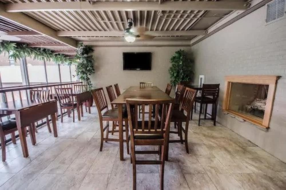 Фото Radisson Hotel Louisville North