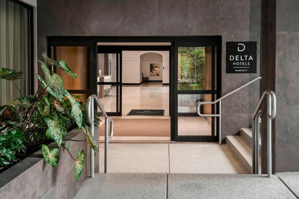 Фото Delta Hotels by Marriott Richmond Downtown