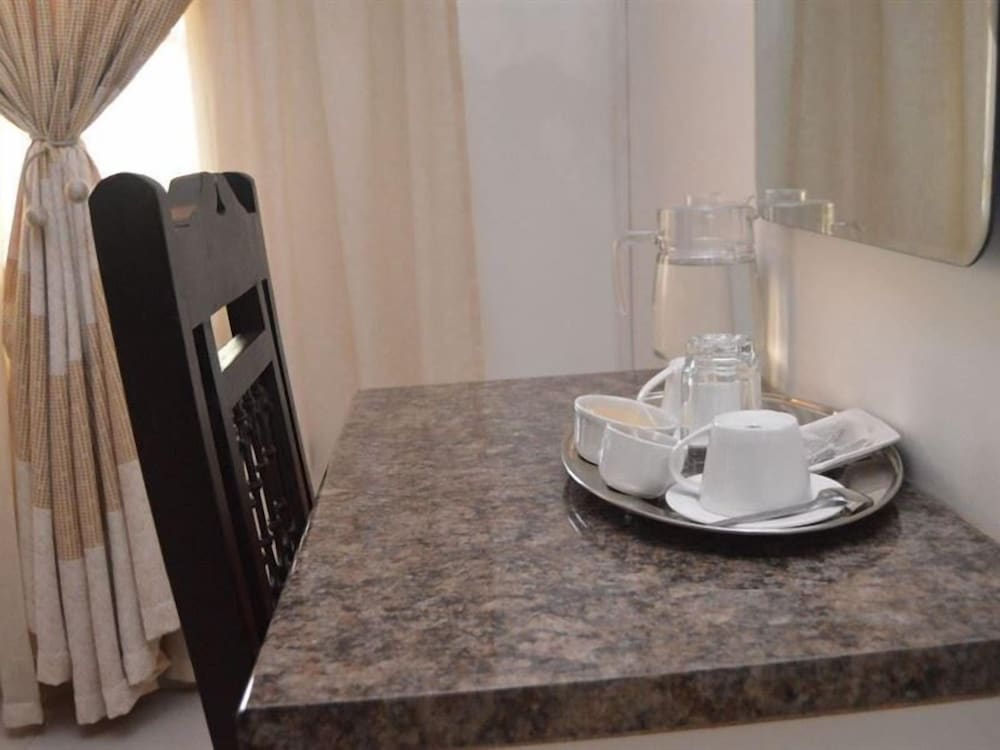 Фото Crown Guest Lodge