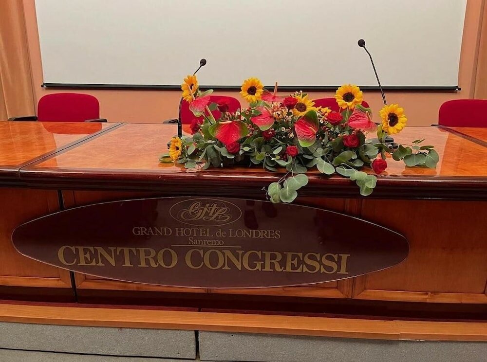 Фото Grand Hotel Londra