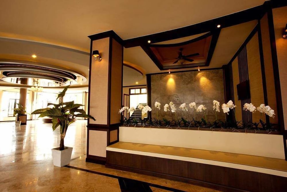 Фото J & Y Lodge Hotel