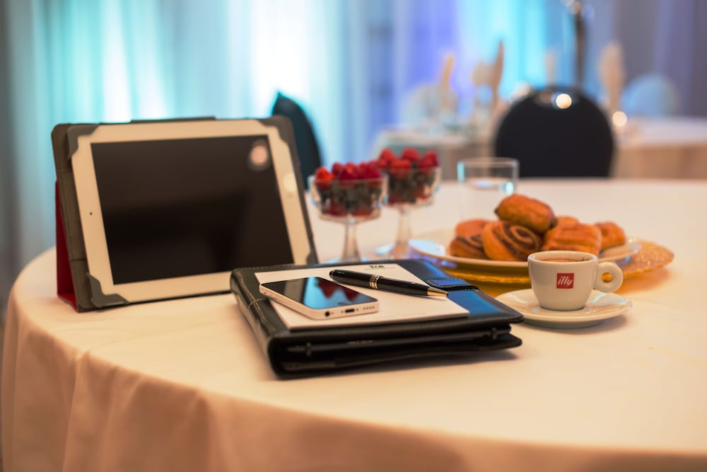 Фото Holiday Inn Montreal Centreville Downtown