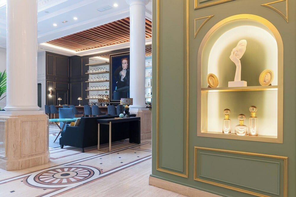 Фото Eugenia de Montijo, Autograph Collection