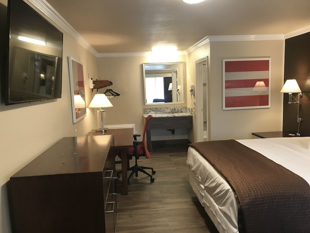 Фото Abby's Anaheimer Inn