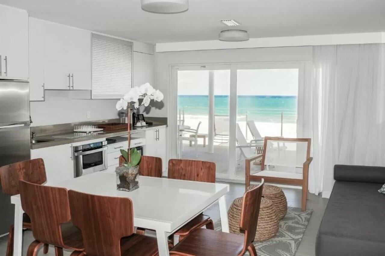 Фото Tides Inn Hotel