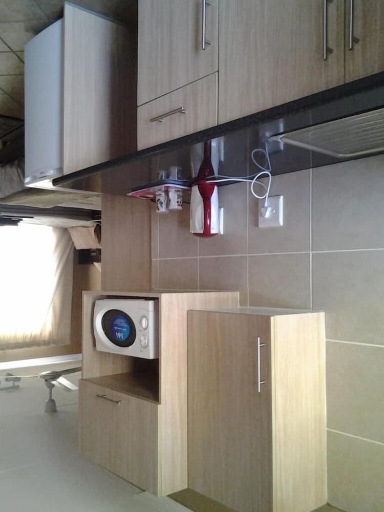 Фото Airport Lodge Guest House