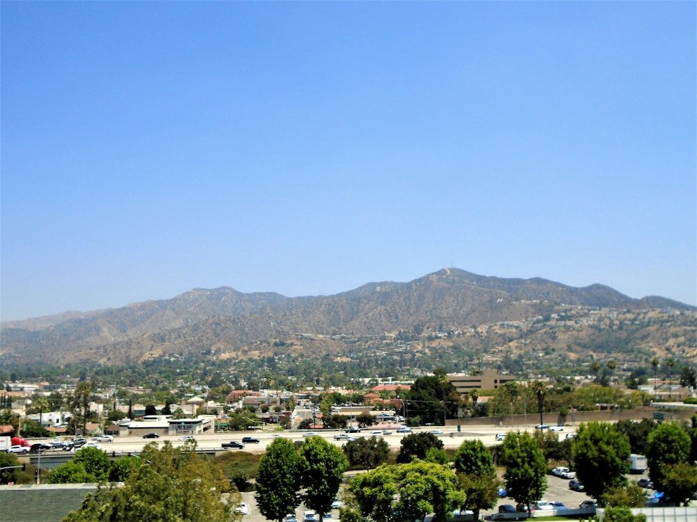 Фото Glendale Express Hotel