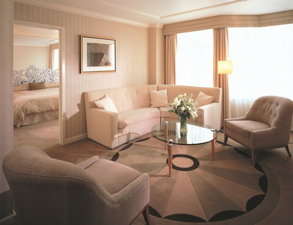 Фото The Listel Hotel