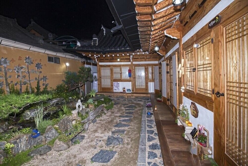 Фото Happiness Full Hanok Guesthouse
