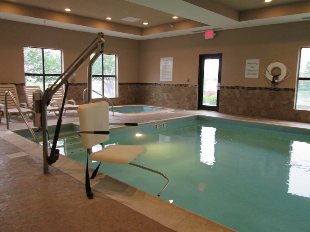 Фото Holiday Inn Express Cloverdale - Greencastle, an Ihg Hotel