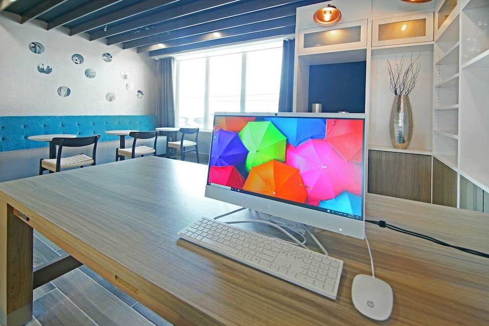 Фото Holiday Inn Hotel & Suites Calgary Airport North by IHG