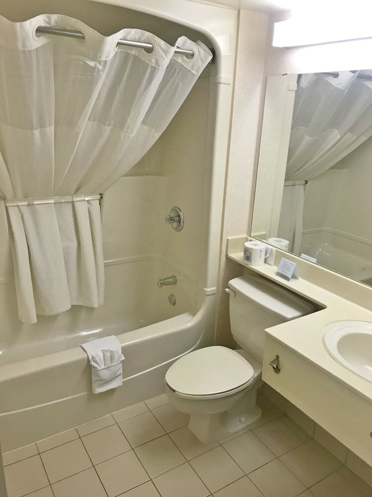 Фото Quality Hotel & Suites Montreal East