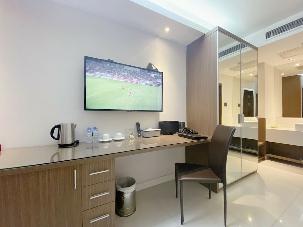 Фото The Luxe Hotel