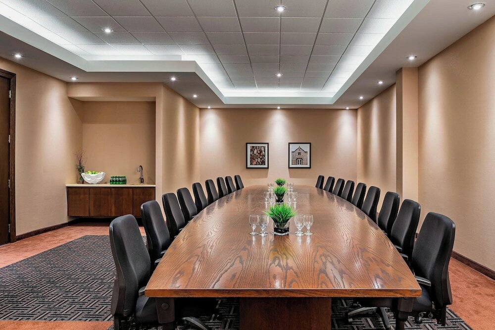 Фото Four Points by Sheraton London