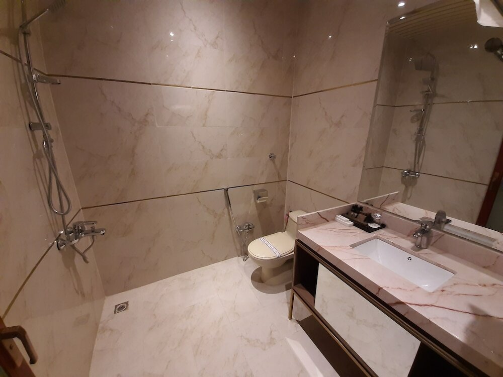 Фото Qasr Alshamal Hotel