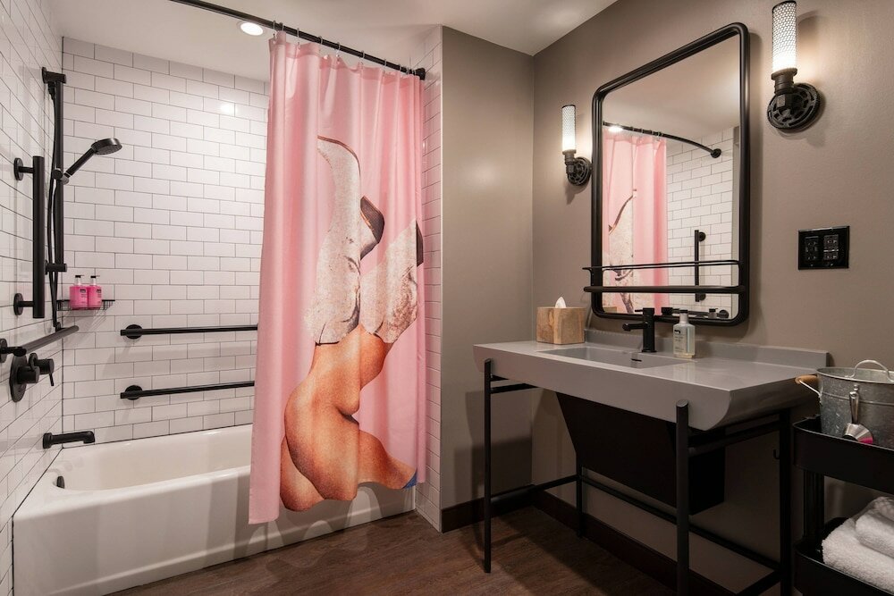 Фото Moxy Austin - University