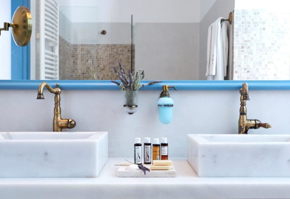 Фото Black Rose Suites