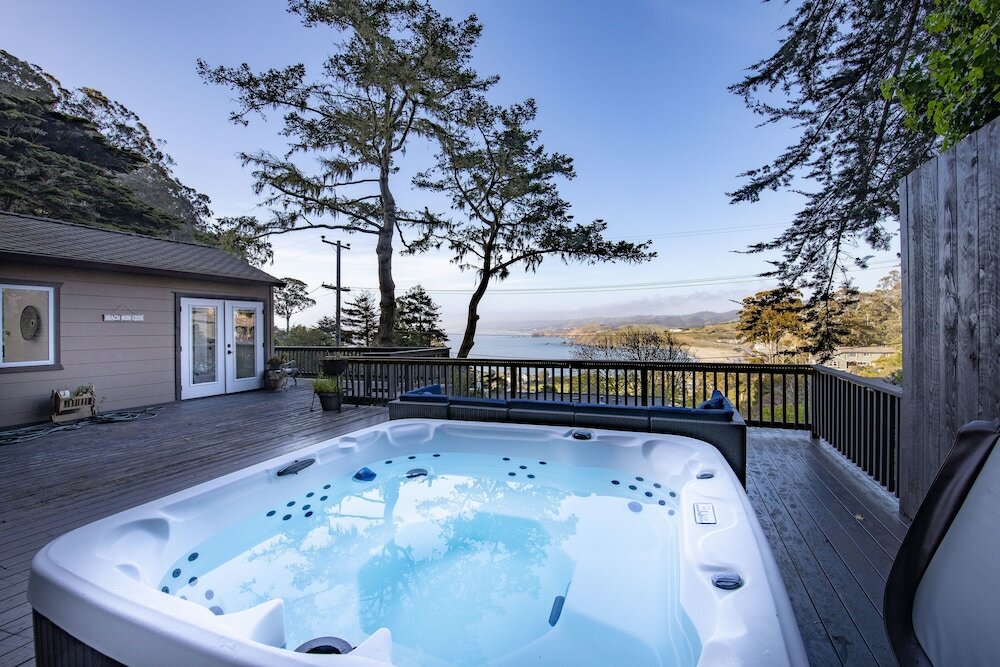 Фото Marbella Lane Pedro Point Beach House with Hot Tub