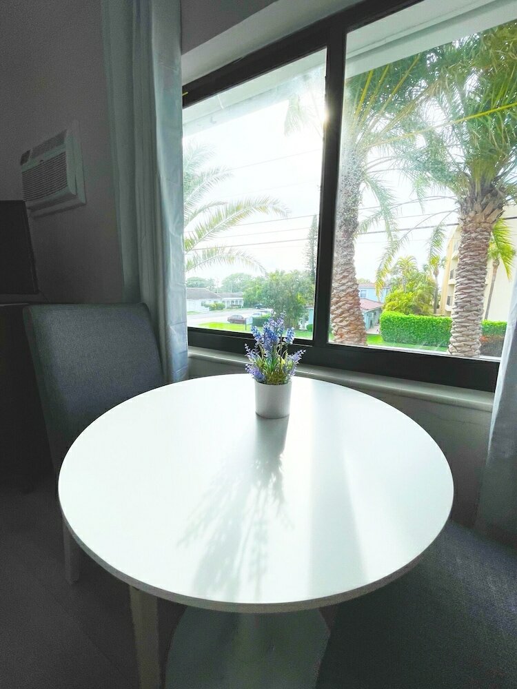 Фото Tropic Isle Beach Resort