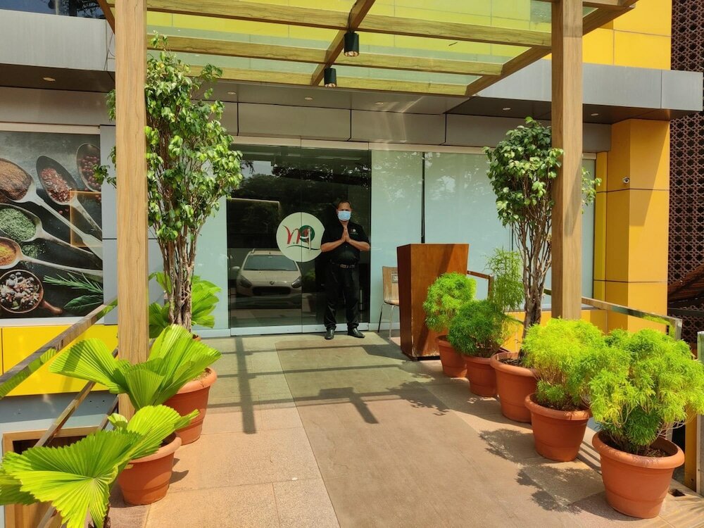 Фото Metro Plaza Hotel