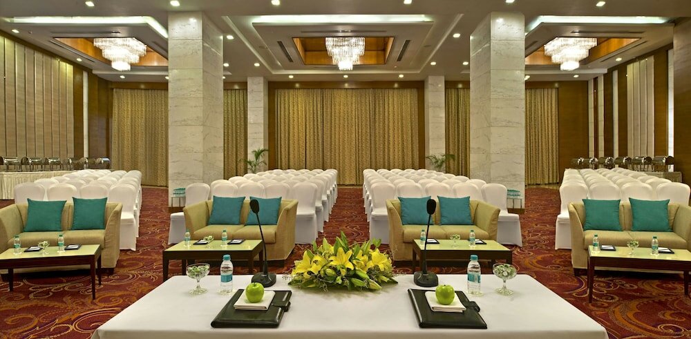 Фото Golden Tulip Lucknow