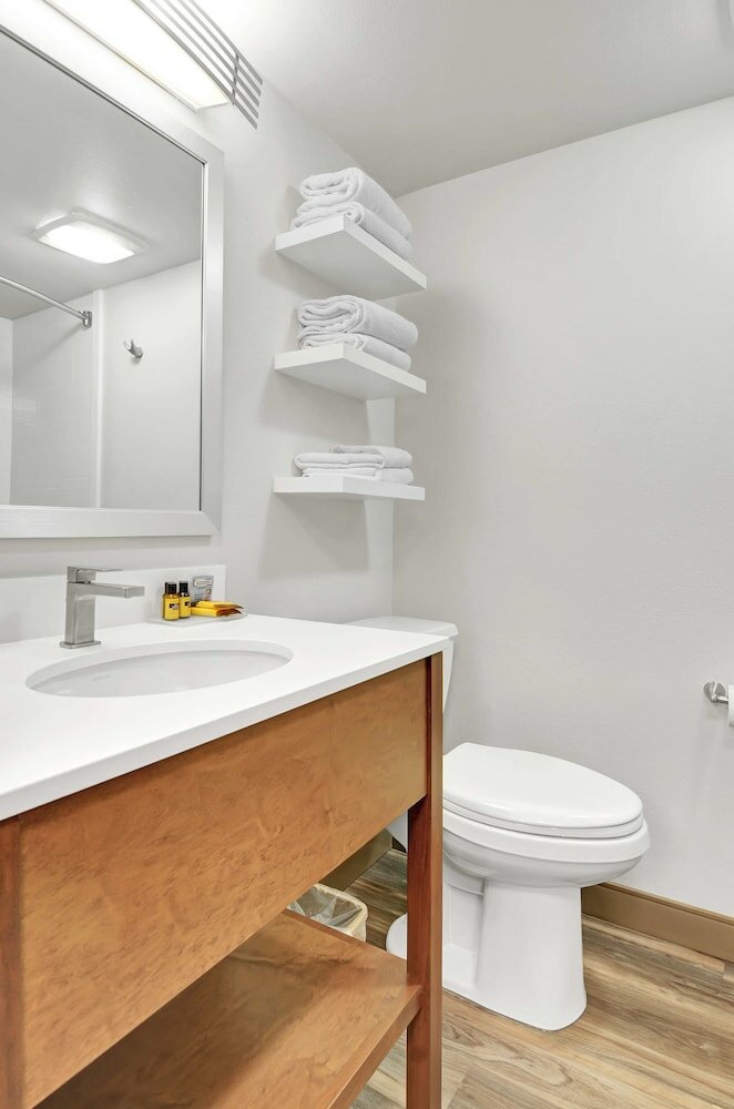 Фото Executive Residency by Best Western Navigator Inn & Suites