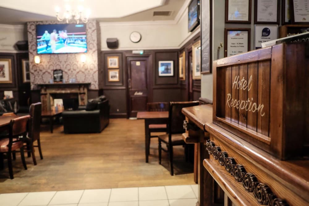 Фото The Wellington Hotel